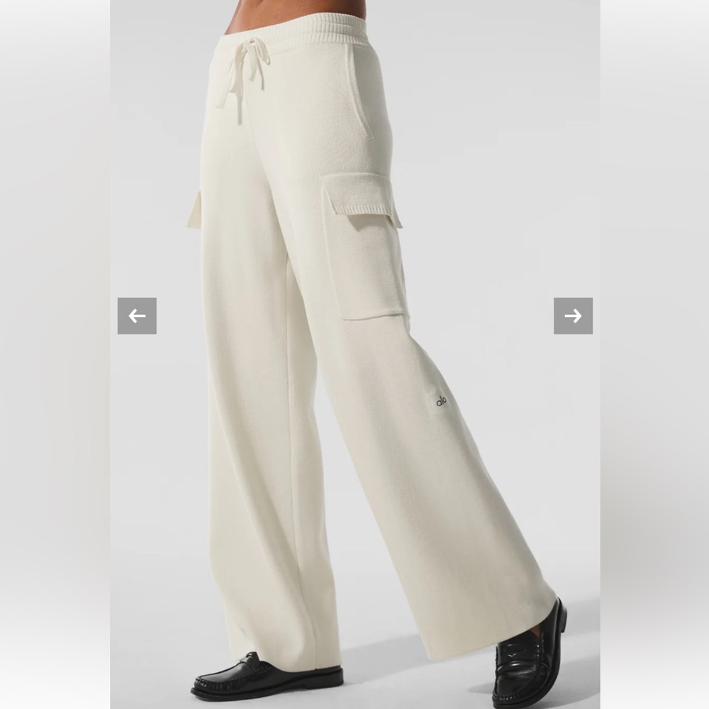 Women’s ALO Yoga Wide Leg Pants - Cream Size S P